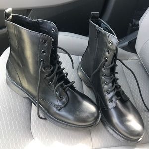 Combat boots